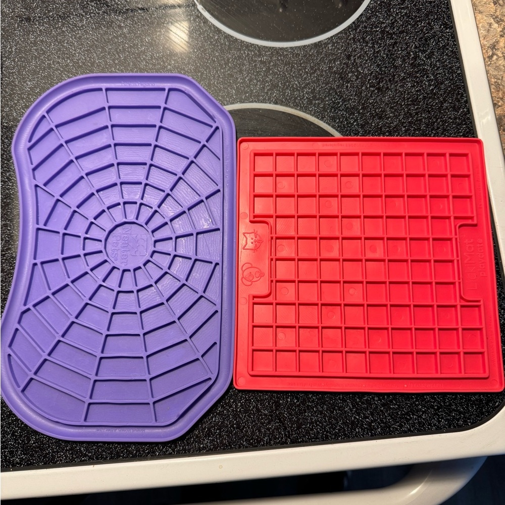 Purple and Red Silicone puppy lick mats